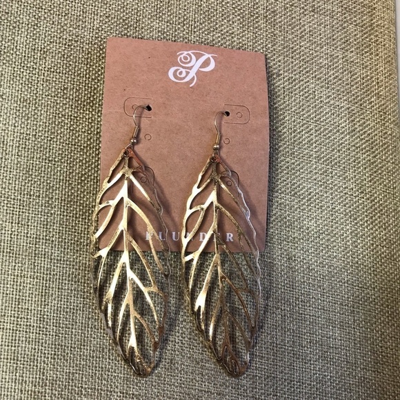 Plunder Jewelry - Plunder gold leaf earrings.